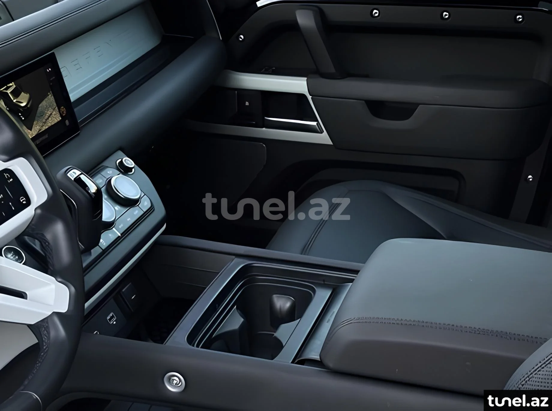 Land Rover Defender 2024