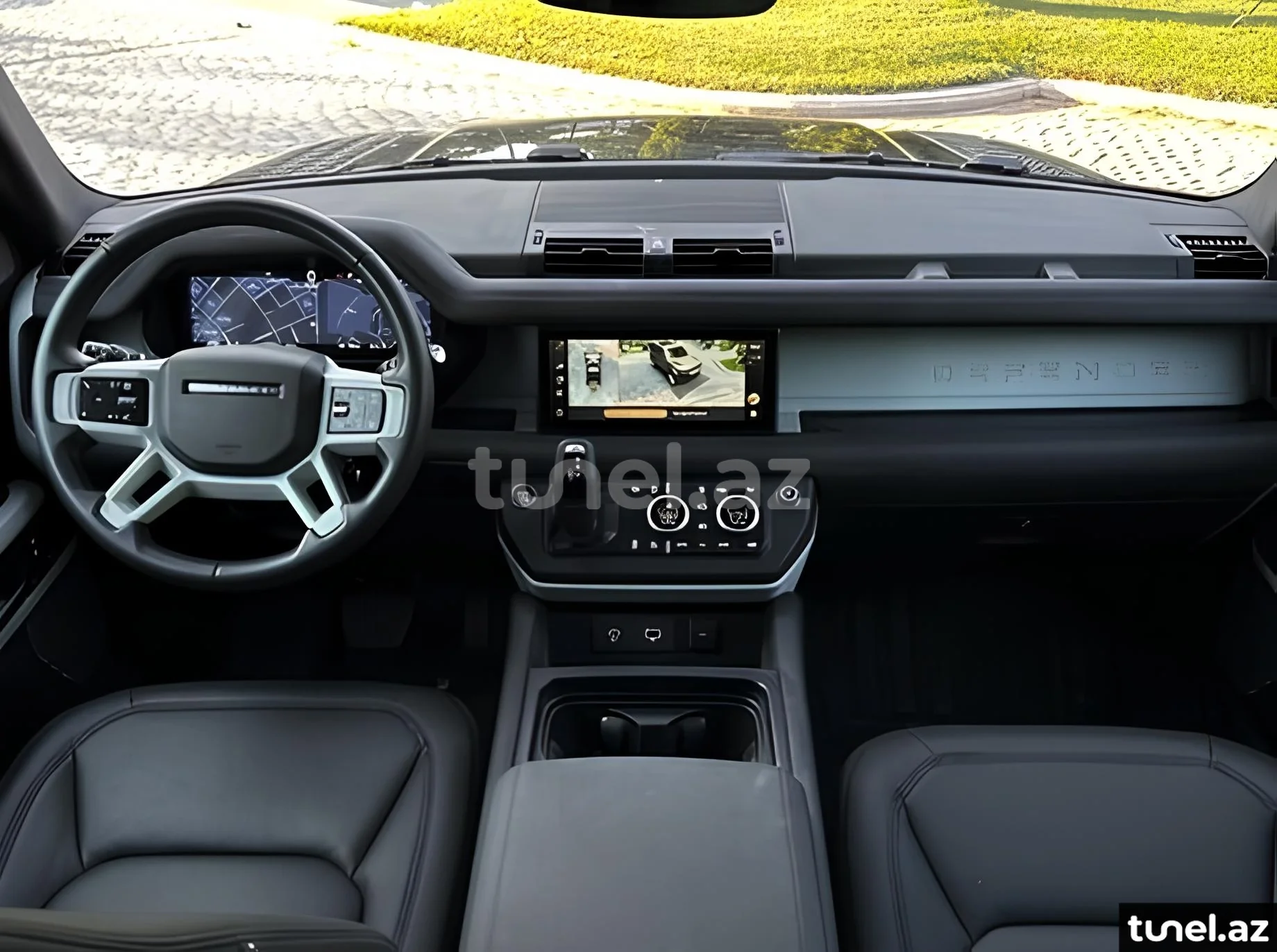 Land Rover Defender 2024
