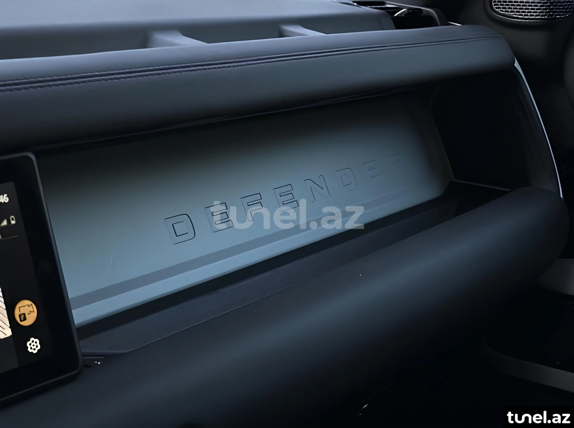 Land Rover Defender 2024