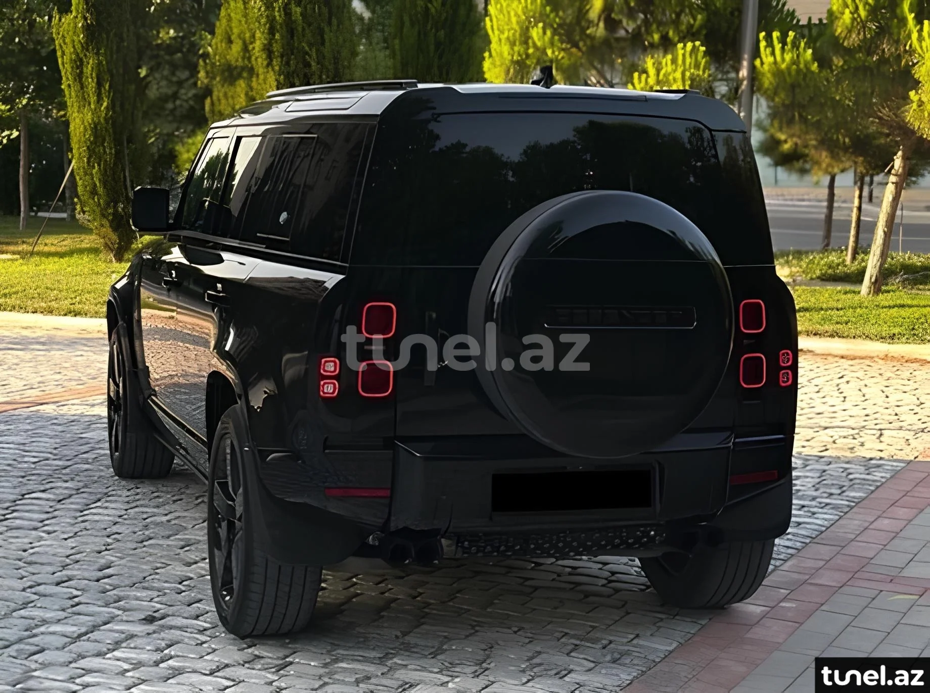 Land Rover Defender 2024