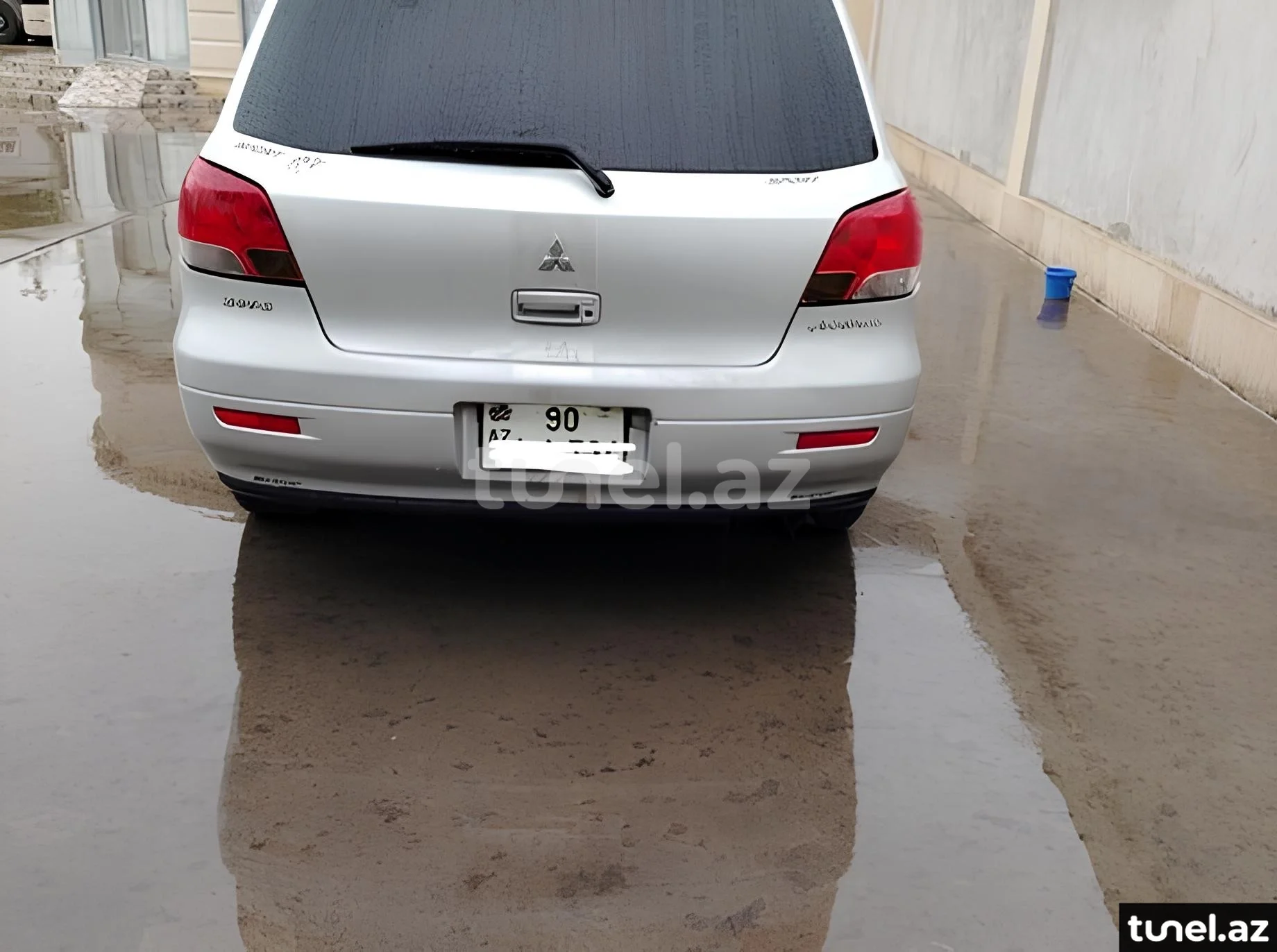 Mitsubishi Airtrek 2001