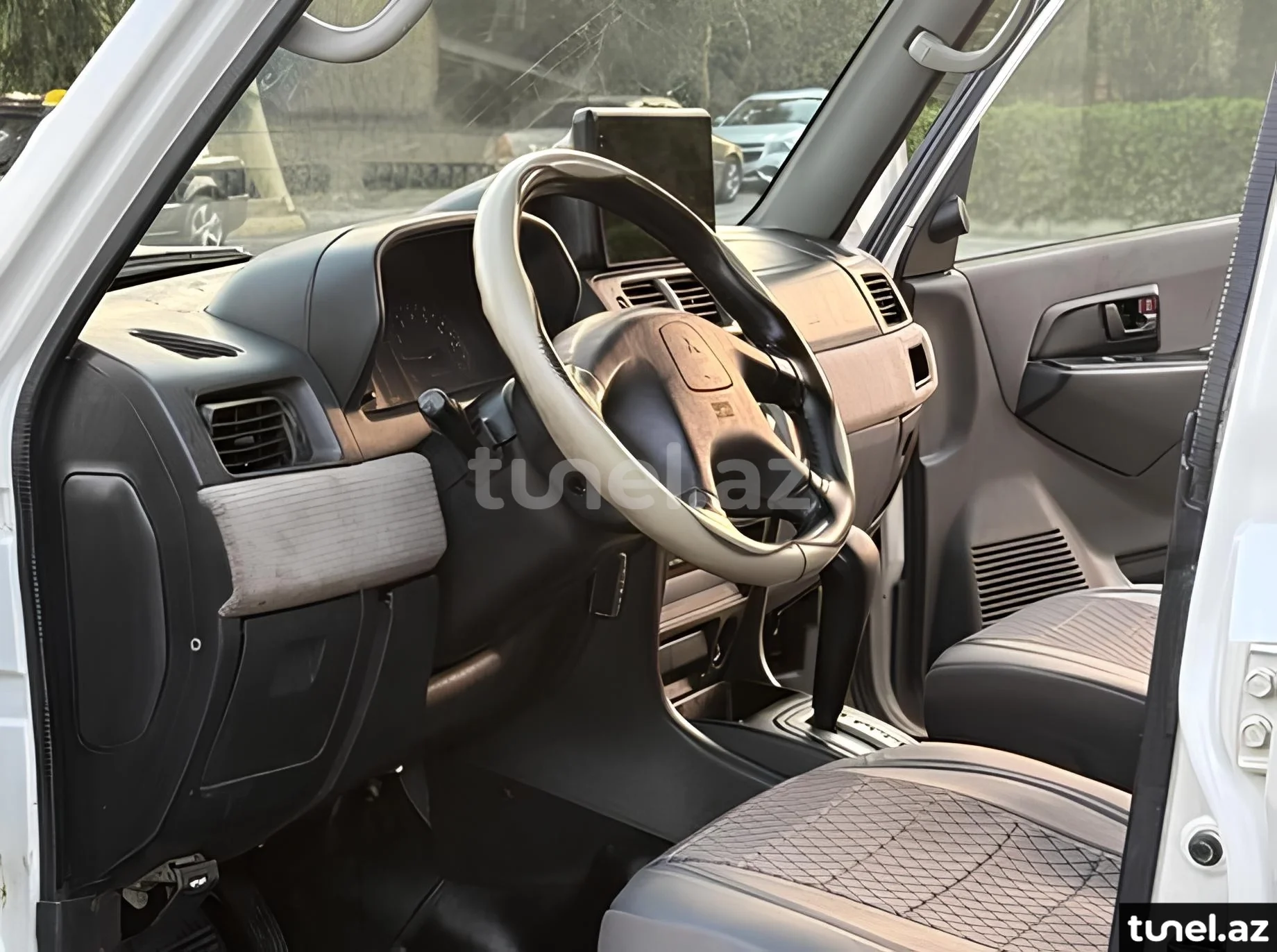 Mitsubishi Pajero io 1998