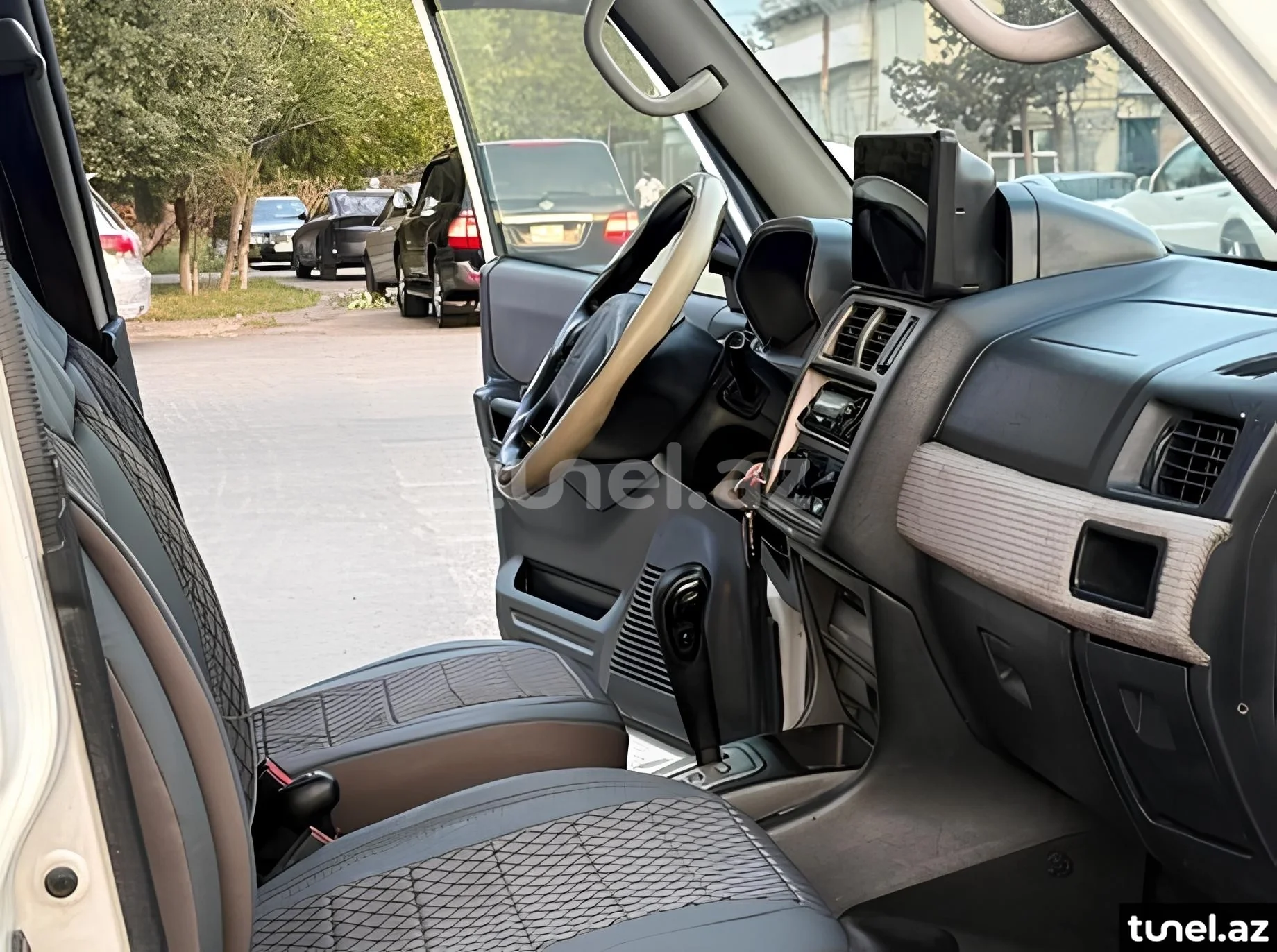 Mitsubishi Pajero io 1998