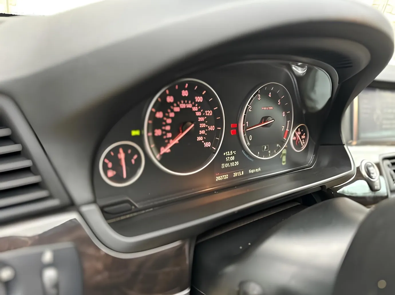 BMW 528, 2.0 L, 2013 год, 262 000 km, Гянджа - Цена: 25 500 ₼ - Tunel.az