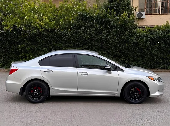 Honda Civic, 1.5 L, 2011 წელი, 300 000 km, Baku - ფასი: 11 500 ₼ - Tunel.az