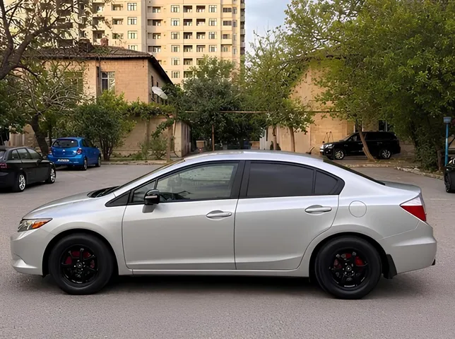 Honda Civic, 1.5 L, 2011 წელი, 300 000 km, Baku - ფასი: 11 500 ₼ - Tunel.az