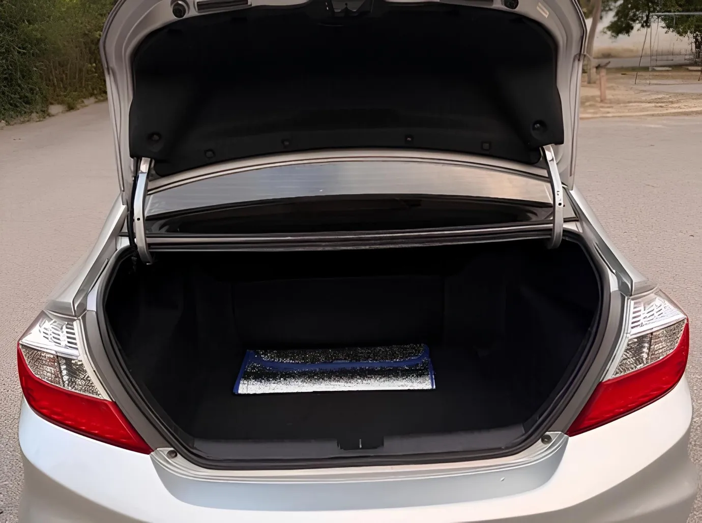 Honda Civic, 1.5 L, 2011 წელი, 300 000 km, Baku - ფასი: 11 500 ₼ - Tunel.az