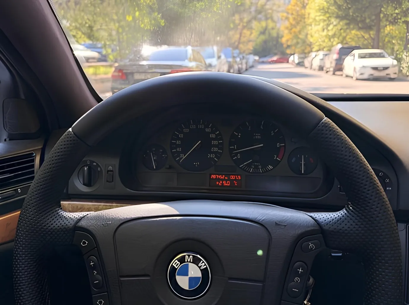 BMW 523, 2.5 L, 1998 год, 288 000 km, Баку - Цена: 9 000 ₼ - Tunel.az