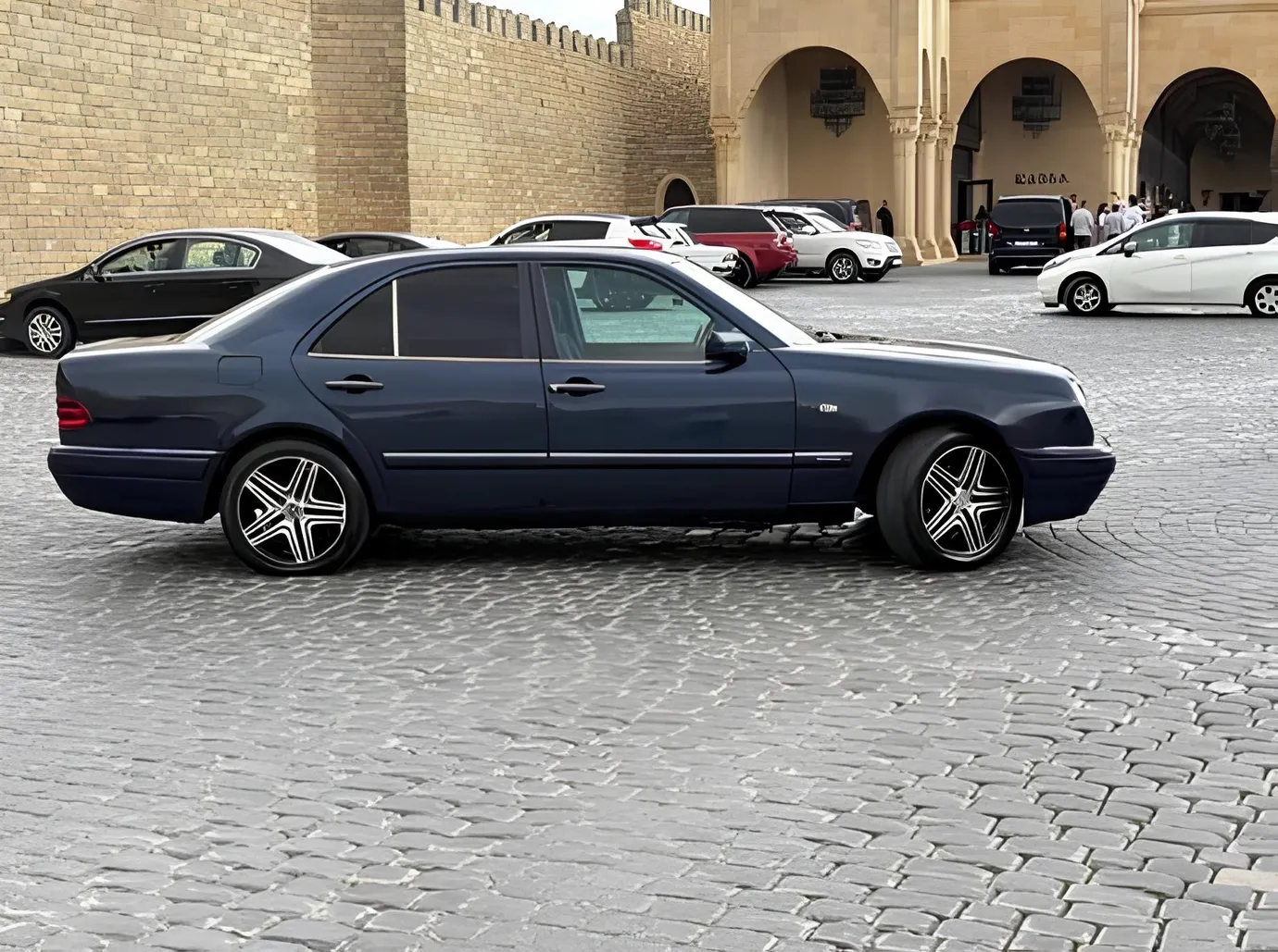 Mercedes E 230, 2.3 L, 1996 i̇l, 296 000 km, Bakı - Qiymət: 6 300 ₼ - Tunel.az