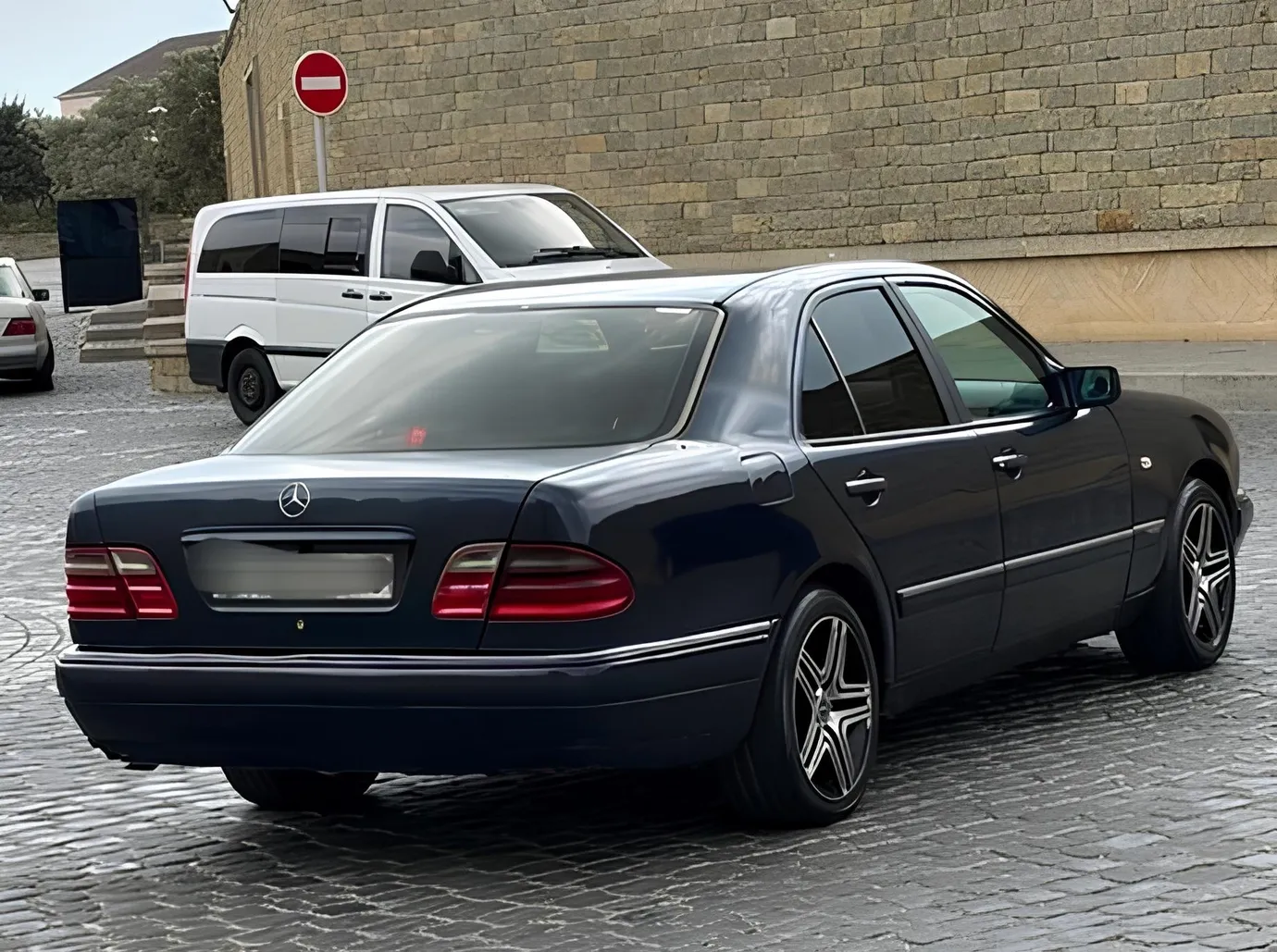 Mercedes E 230, 2.3 L, 1996 i̇l, 296 000 km, Bakı - Qiymət: 6 300 ₼ - Tunel.az