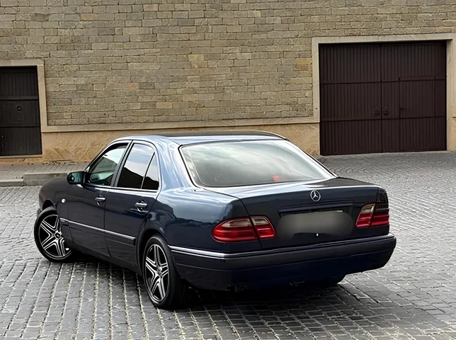 Mercedes E 230, 2.3 L, 1996 i̇l, 296 000 km, Bakı - Qiymət: 6 300 ₼ - Tunel.az