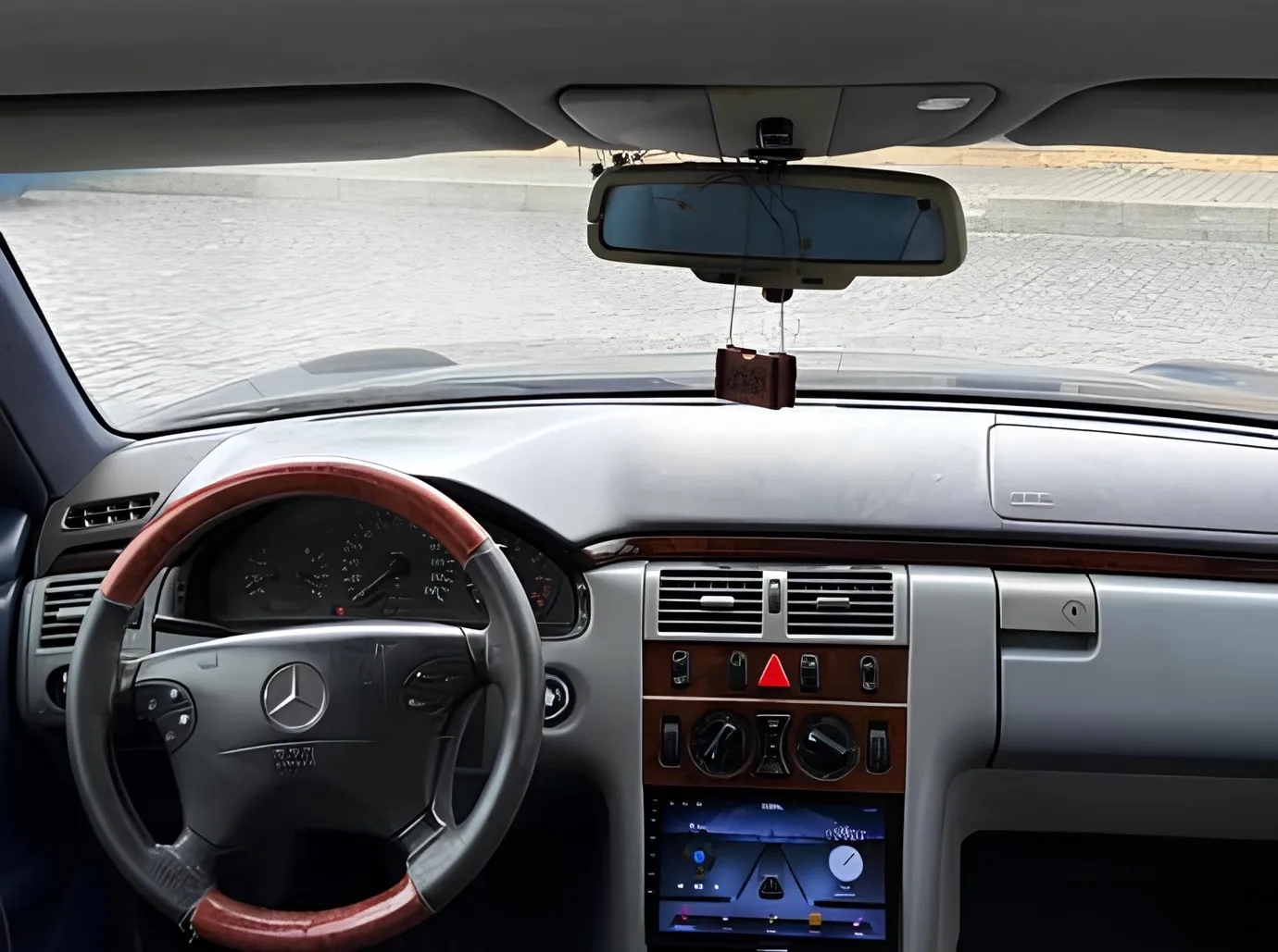 Mercedes E 230, 2.3 L, 1996 i̇l, 296 000 km, Bakı - Qiymət: 6 300 ₼ - Tunel.az