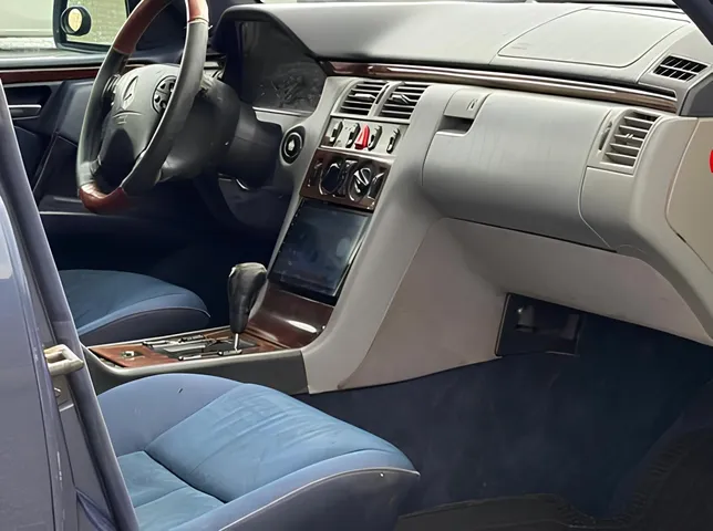Mercedes E 230, 2.3 L, 1996 i̇l, 296 000 km, Bakı - Qiymət: 6 300 ₼ - Tunel.az