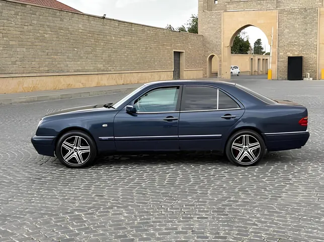 Mercedes E 230, 2.3 L, 1996 i̇l, 296 000 km, Bakı - Qiymət: 6 300 ₼ - Tunel.az