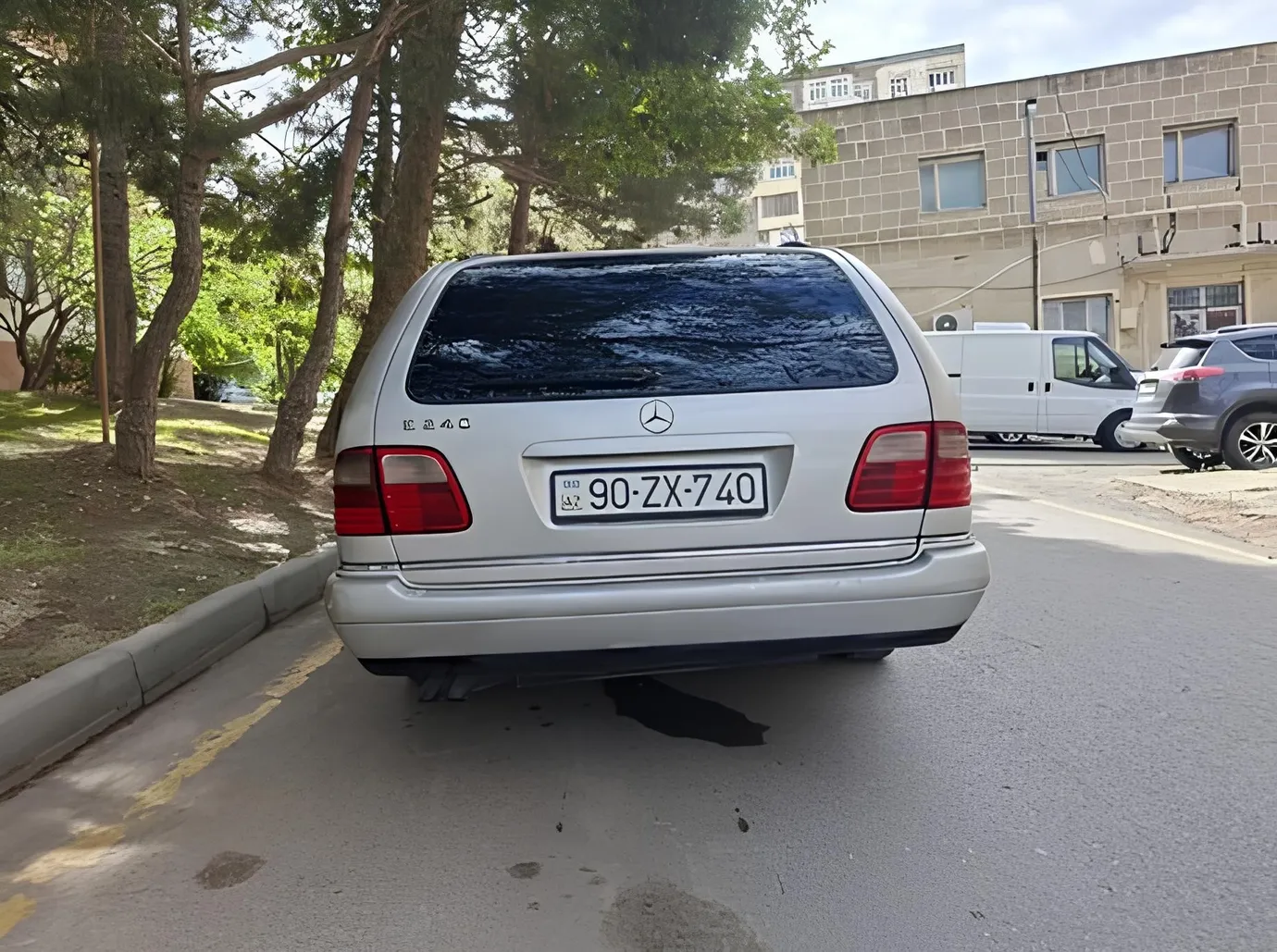 Mercedes E 240, 2.4 L, 1998 year, 421 987 km, Baku - Price: 7 300 ₼ - Tunel.az