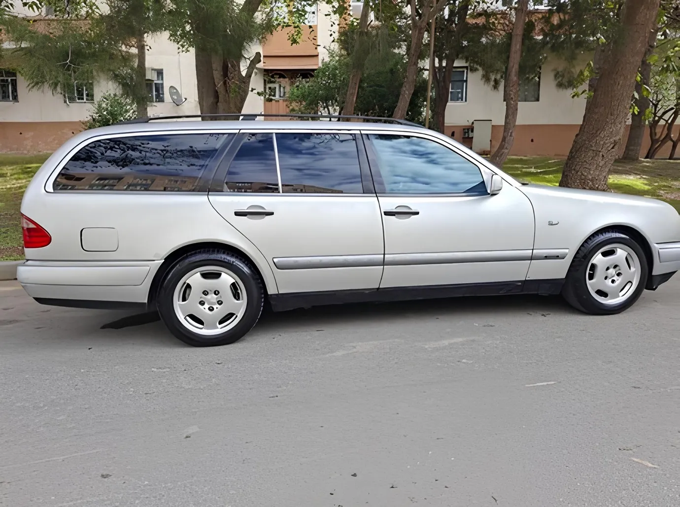 Mercedes E 240, 2.4 L, 1998 year, 421 987 km, Baku - Price: 7 300 ₼ - Tunel.az