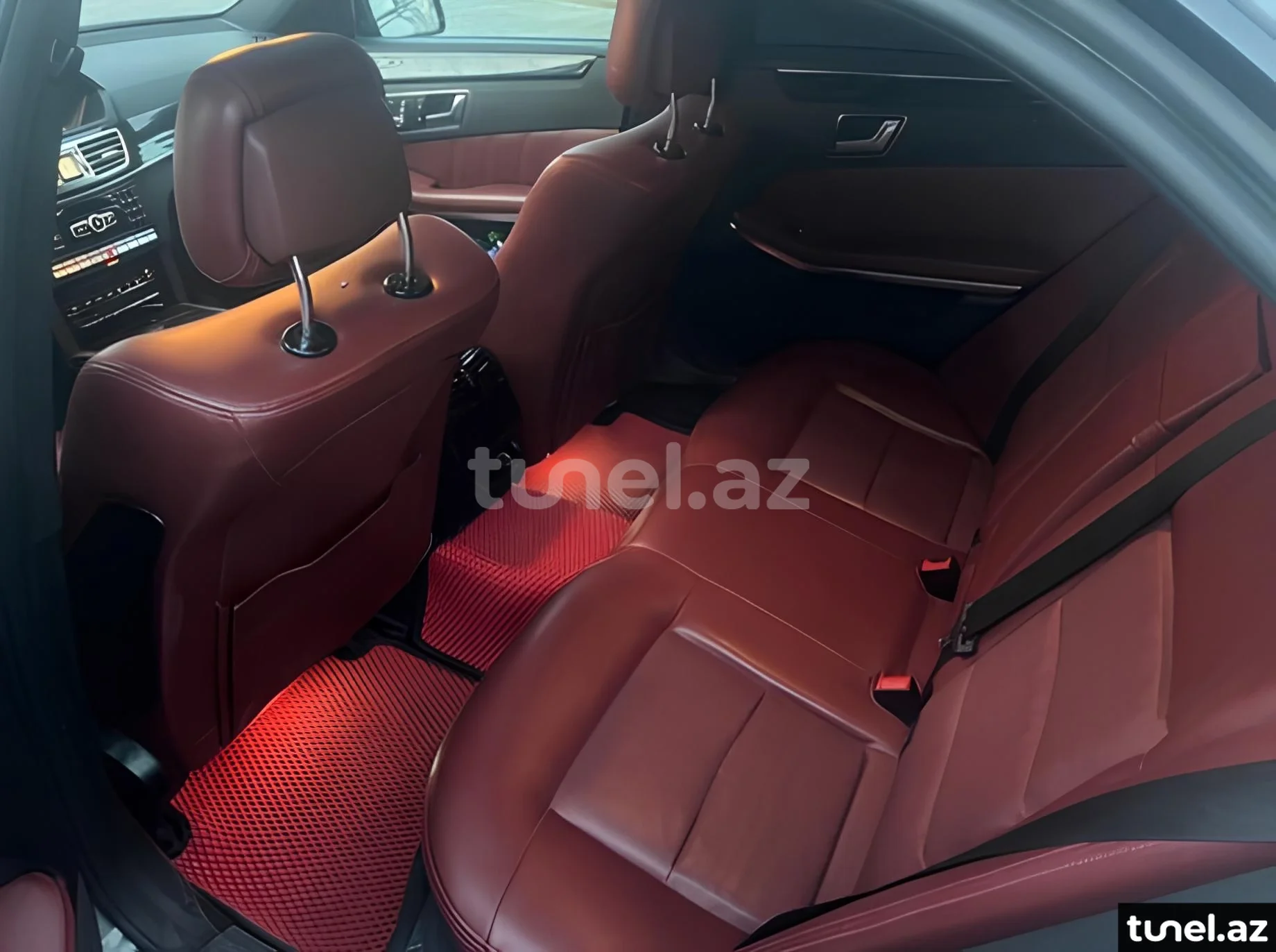 Mercedes E 350 4MATIC 2013