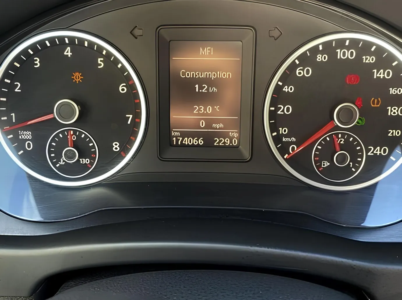 Volkswagen Tiguan, 2.0 L, 2009 i̇l, 175 025 km, Bakı - Qiymət: 13 900 ₼ - Tunel.az