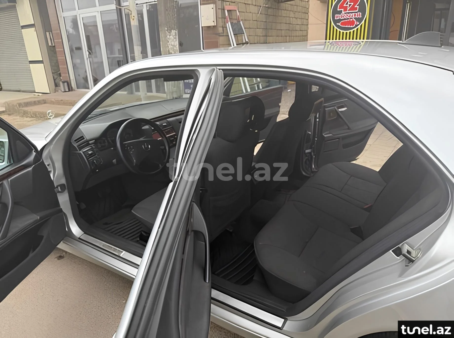 Mercedes E 220 2000