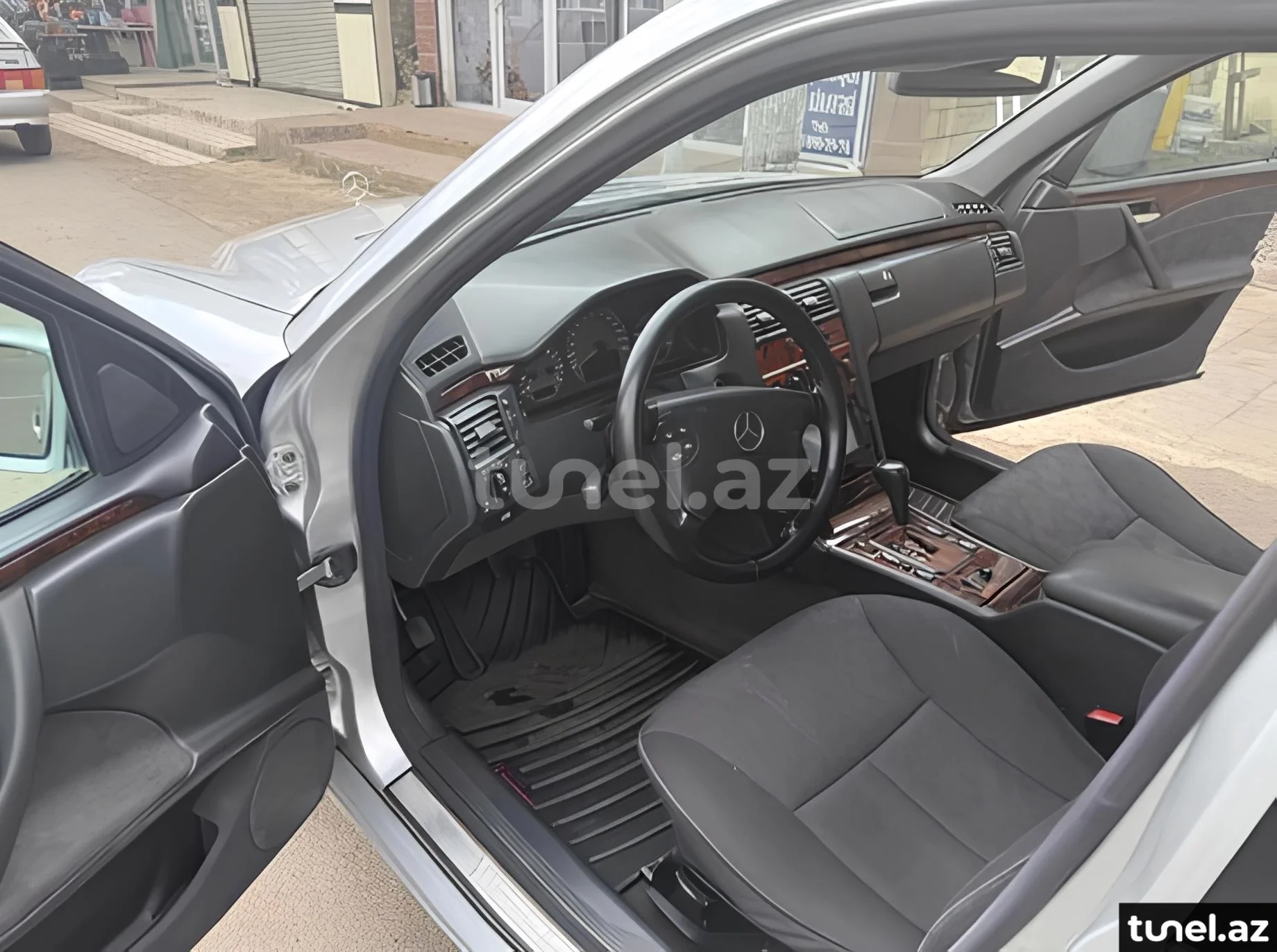 Mercedes E 220 2000