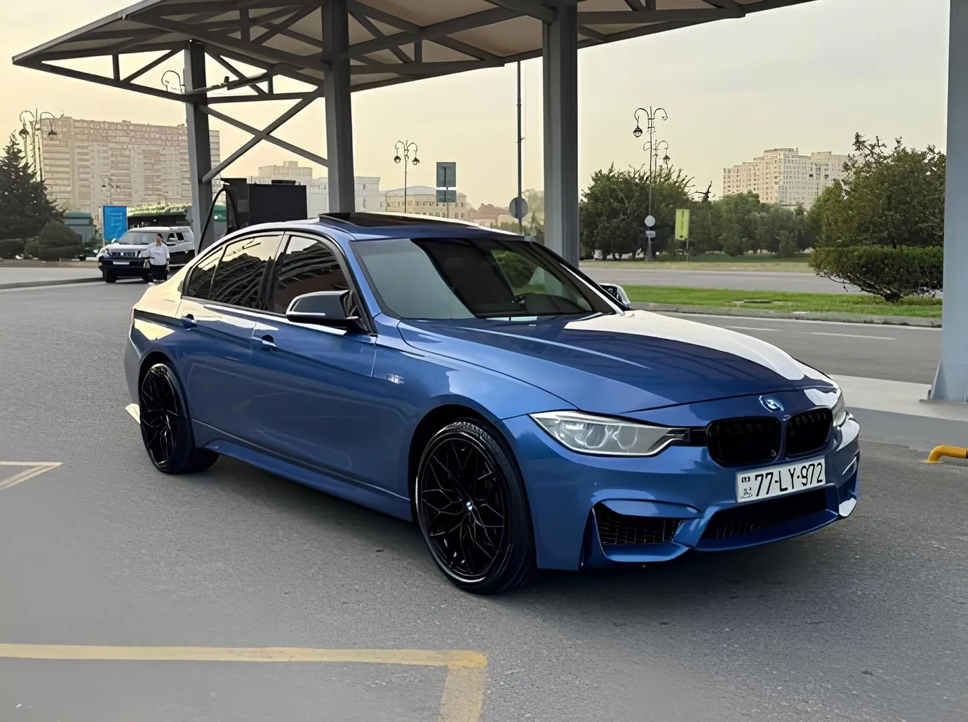 BMW 330, 2.0 L, 2015 i̇l, 246 633 km, Bakı - Qiymət: 22 800 ₼ - Tunel.az