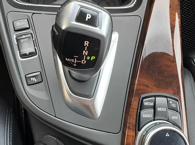 BMW 330, 2.0 L, 2015 i̇l, 246 633 km, Bakı - Qiymət: 22 800 ₼ - Tunel.az