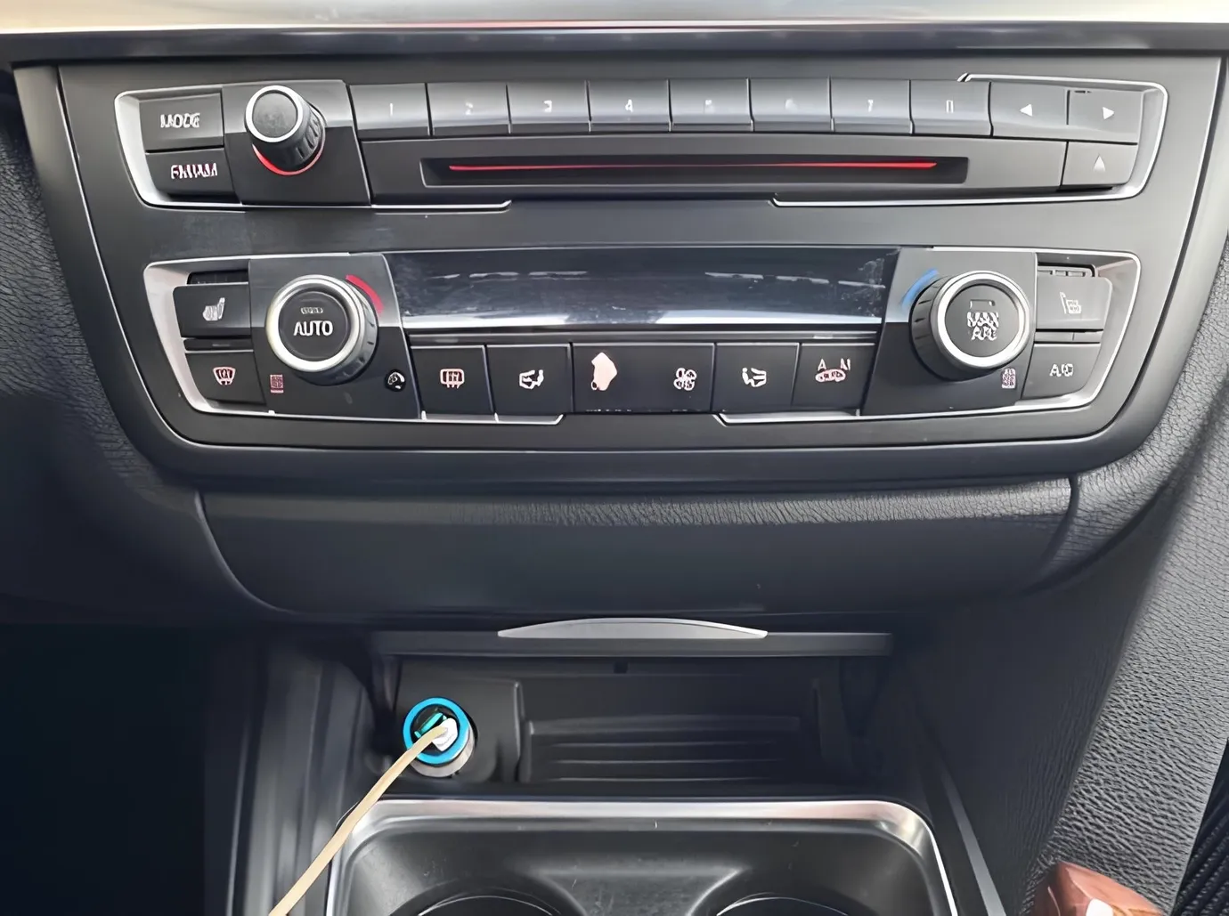 BMW 330, 2.0 L, 2015 i̇l, 246 633 km, Bakı - Qiymət: 22 800 ₼ - Tunel.az