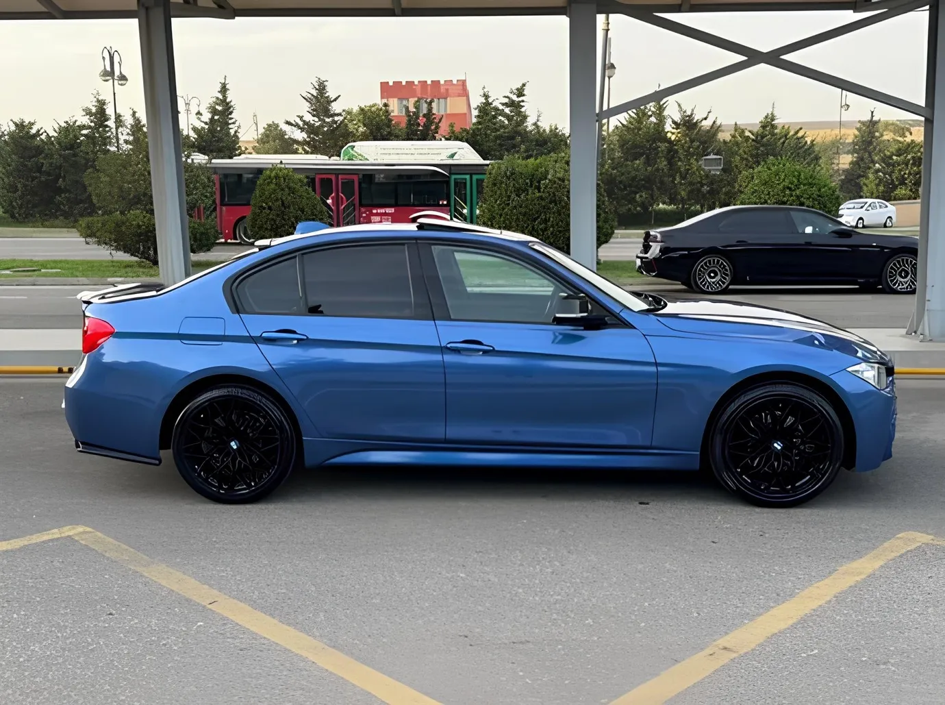 BMW 330, 2.0 L, 2015 i̇l, 246 633 km, Bakı - Qiymət: 22 800 ₼ - Tunel.az