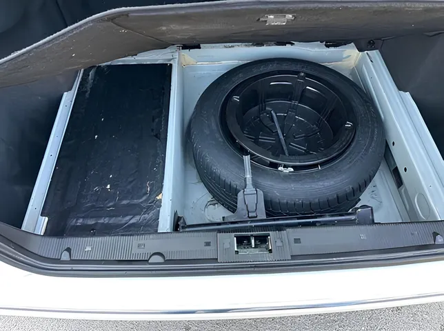 Mercedes E 240, 2.4 L, 2001 i̇l, 285 000 km, Ağdaş - Qiymət: 15 900 ₼ - Tunel.az