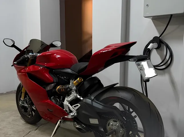 Ducati 1199 Panigale S, 1.2 L, 2013 i̇l, 16 000 km, Bakı - Qiymət: 37 400 ₼ - Tunel.az