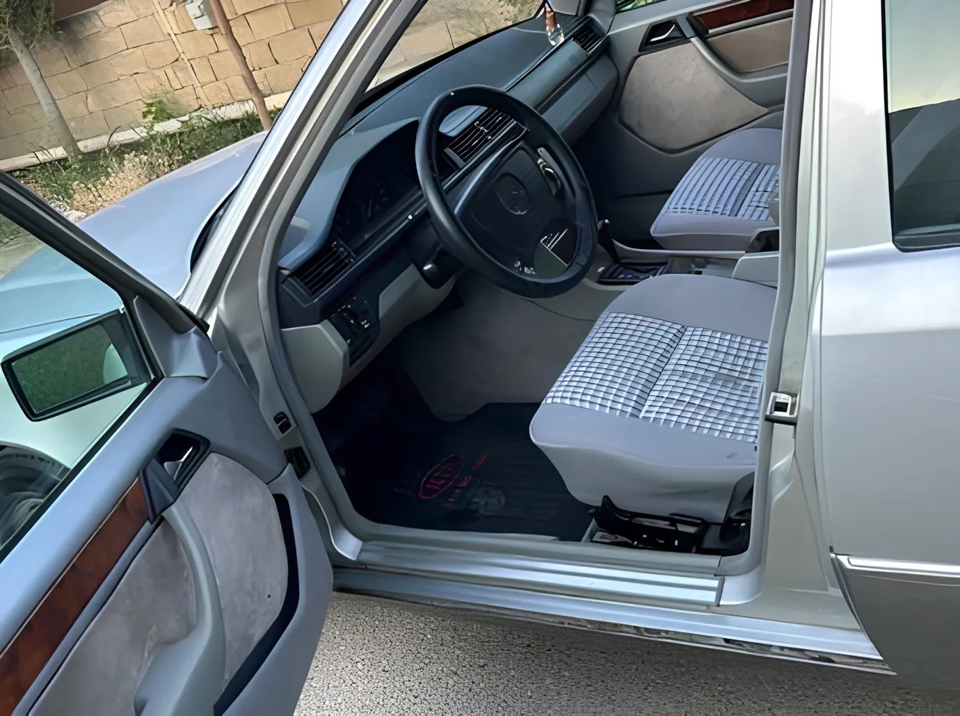 Mercedes E 220, 2.2 L, 1993 год, 425 000 km, Баку - Цена: 7 500 ₼ - Tunel.az
