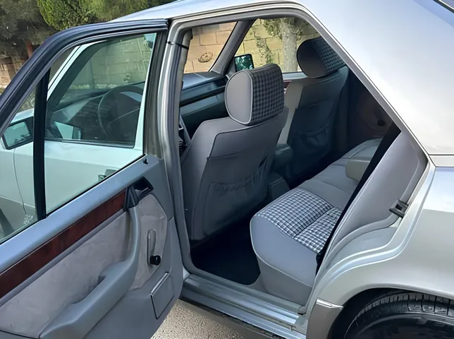 Mercedes E 220, 2.2 L, 1993 год, 425 000 km, Баку - Цена: 7 500 ₼ - Tunel.az