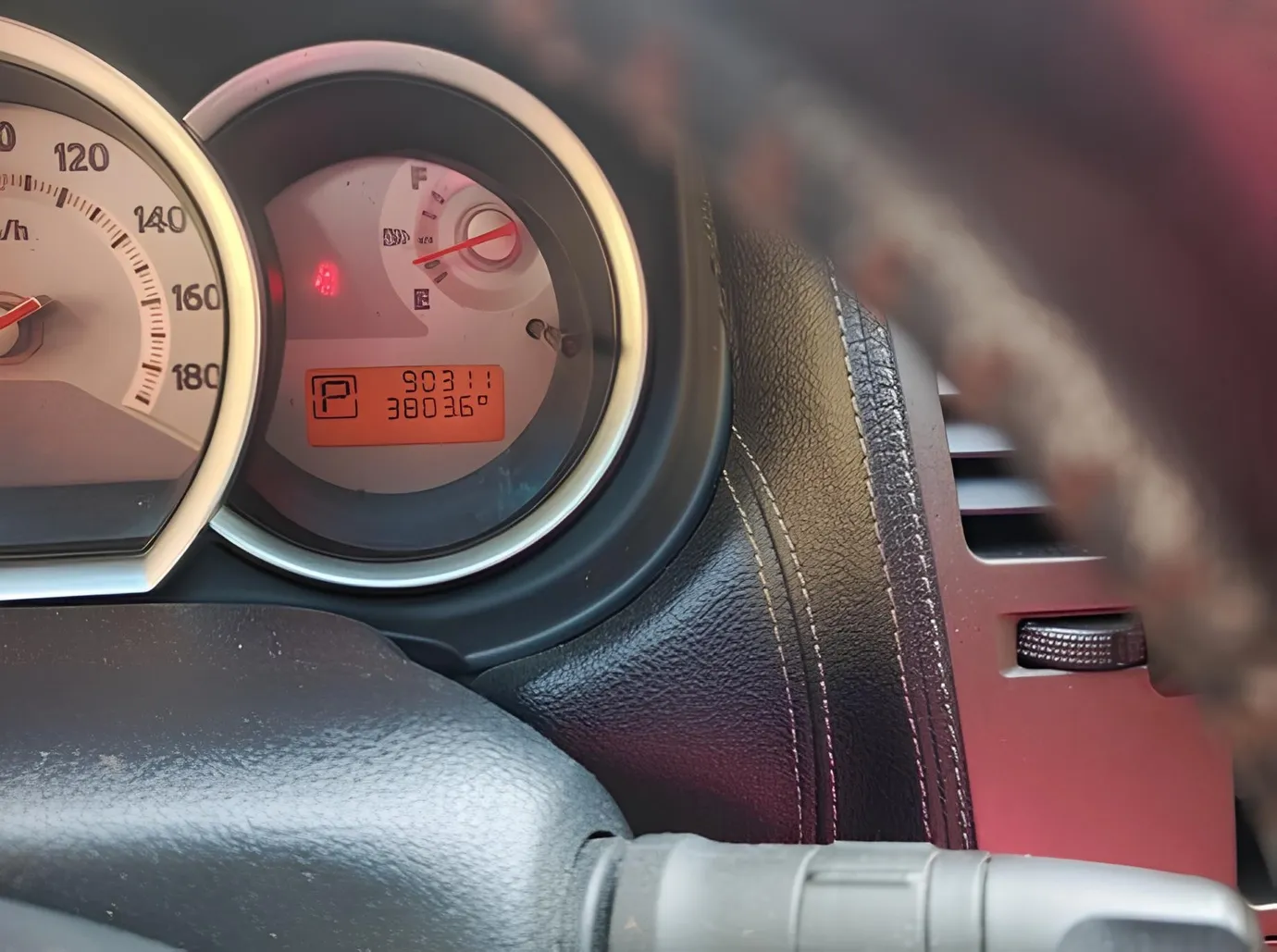 Nissan Tiida, 1.6 L, 2011 i̇l, 90 000 km, Bakı - Qiymət: 14 000 ₼ - Tunel.az