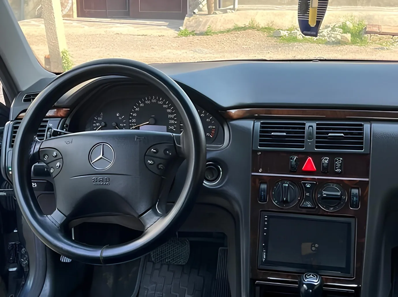 Mercedes E 240, 2.4 L, 1999 año, 337 000 km, Ganja - Precio: 13 800 ₼ - Tunel.az
