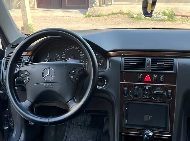 Mercedes E 240, 2.4 L, 1999 año, 337 000 km, Ganja - Precio: 13 800 ₼ - Tunel.az