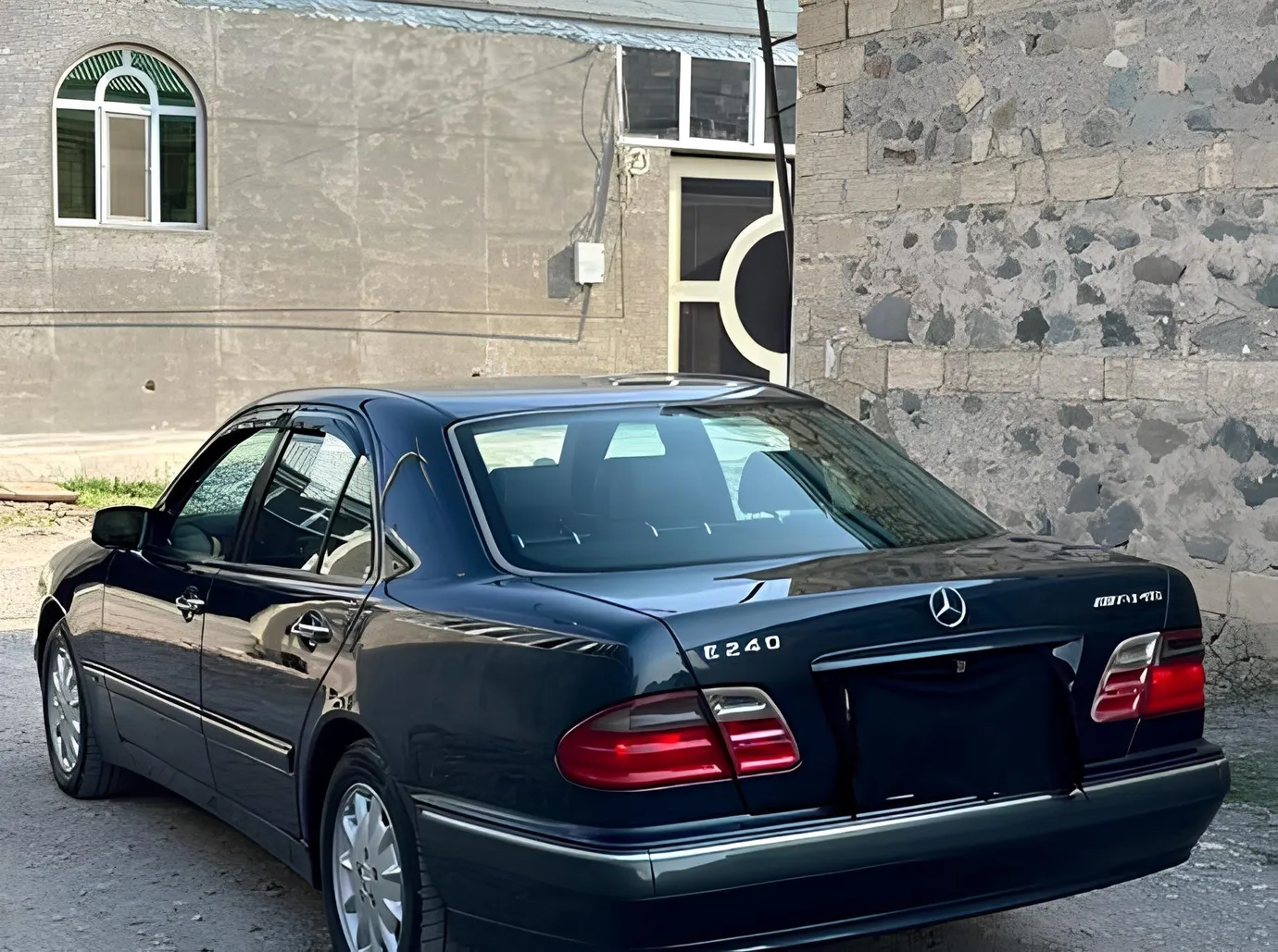 Mercedes E 240, 2.4 L, 1999 año, 337 000 km, Ganja - Precio: 13 800 ₼ - Tunel.az