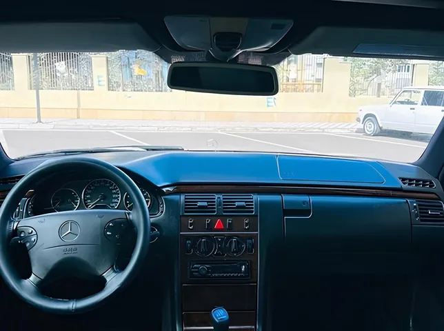 Mercedes E 230, 2.3 L, 1997 i̇l, 345 000 km, Sumqayıt - Qiymət: 9 800 ₼ - Tunel.az