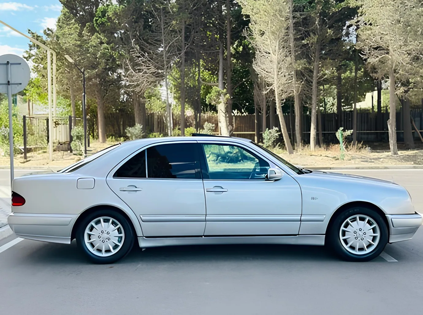 Mercedes E 230, 2.3 L, 1997 i̇l, 345 000 km, Sumqayıt - Qiymət: 9 800 ₼ - Tunel.az
