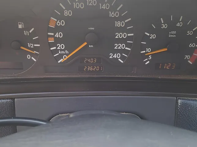 Mercedes E 230, 2.3 L, 1997 i̇l, 236 201 km, Astara - Qiymət: 8 800 ₼ - Tunel.az
