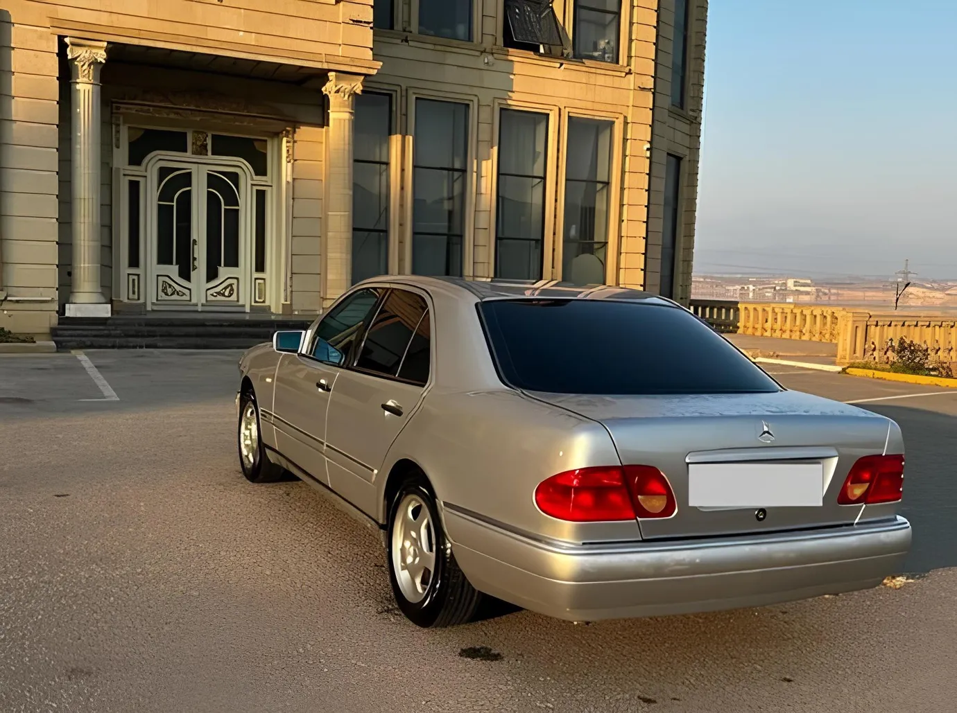 Mercedes E 200, 2.0 L, 1995 year, 460 000 km, Baku - Price: 7 400 ₼ - Tunel.az