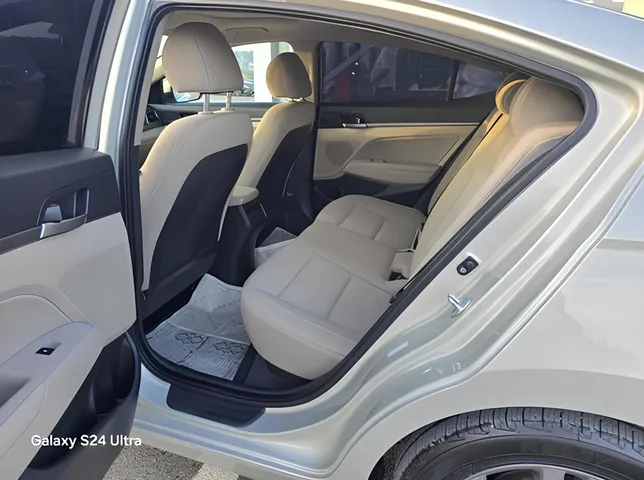 Hyundai Elantra, 2.0 L, 2017 год, 177 028 km, Баку - Цена: 22 900 ₼ - Tunel.az