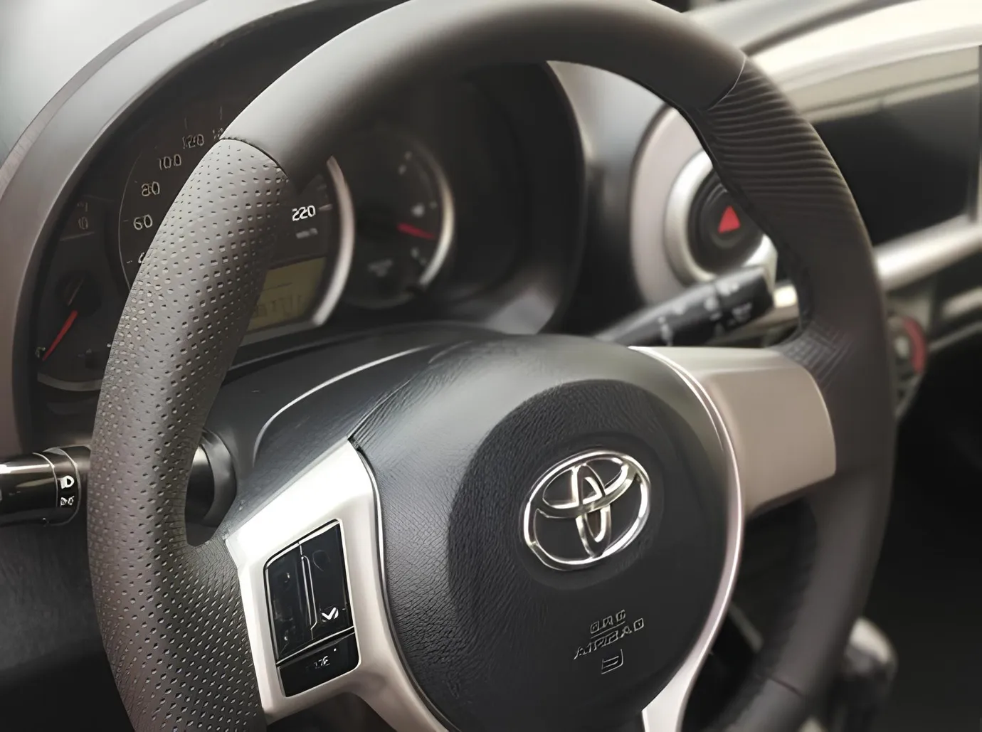 Toyota Yaris, 1.5 L, 2012 i̇l, 350 000 km, Bakı - Qiymət: 12 800 ₼ - Tunel.az