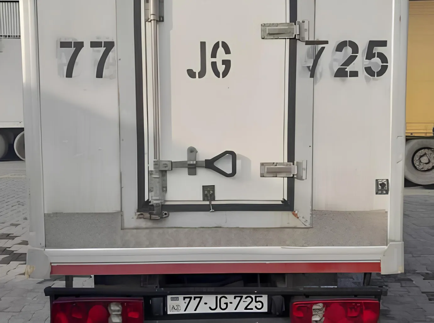 Mitsubishi Fuso Canter, 3.0 L, 2013 año, 384 994 km, Baku - Precio: 20 000 ₼ - Tunel.az