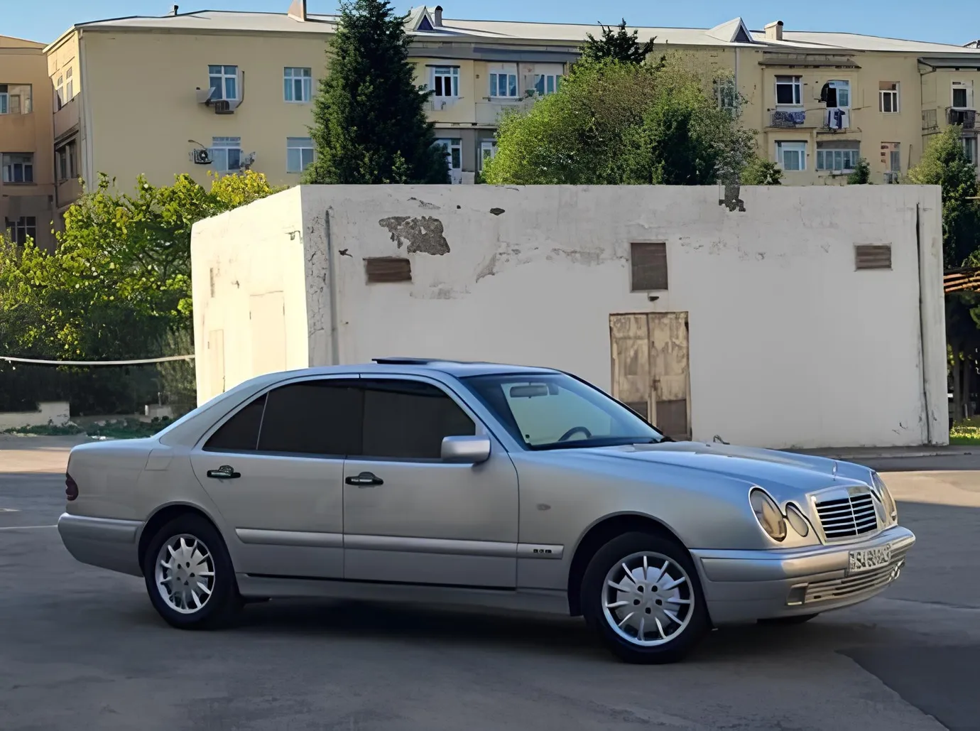 Mercedes E 240, 2.4 L, 1998 год, 290 110 km, Сумгаит - Цена: 12 500 ₼ - Tunel.az