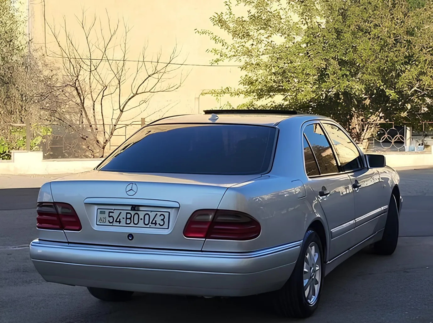 Mercedes E 240, 2.4 L, 1998 год, 290 110 km, Сумгаит - Цена: 12 500 ₼ - Tunel.az