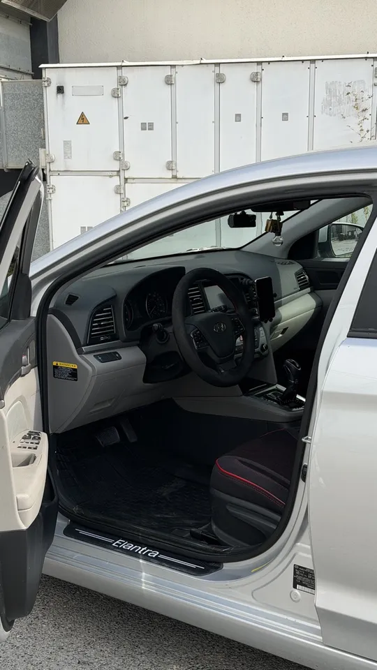 Hyundai Elantra, 2.0 L, 2017 წელი, 98 000 mil, Baku - ფასი: 21 400 ₼ - Tunel.az