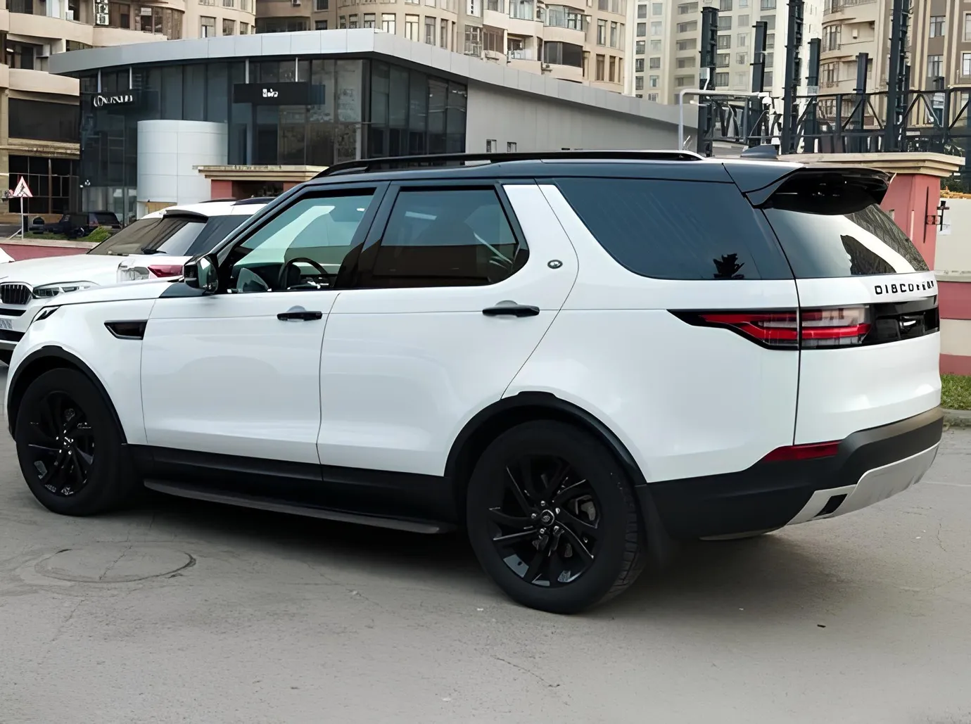 Land Rover Discovery, 3.0 L, 2017 год, 143 000 km, Баку - Цена: 48 450 ₼ - Tunel.az