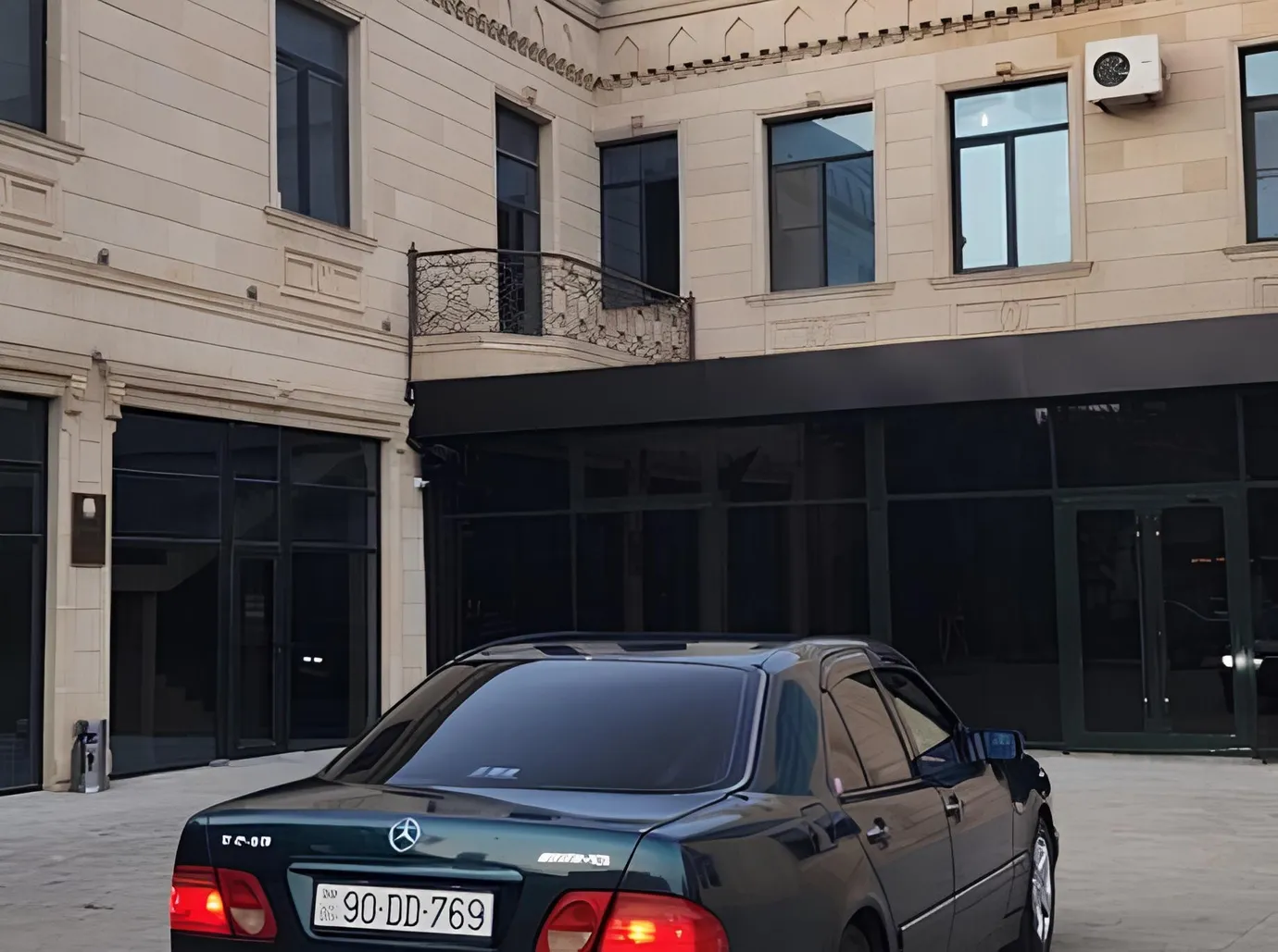 Mercedes E 280, 2.8 L, 1997 i̇l, 450 000 km, Bakı - Qiymət: 9 900 ₼ - Tunel.az