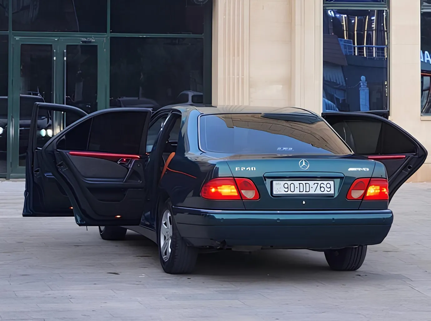 Mercedes E 280, 2.8 L, 1997 i̇l, 450 000 km, Bakı - Qiymət: 9 900 ₼ - Tunel.az