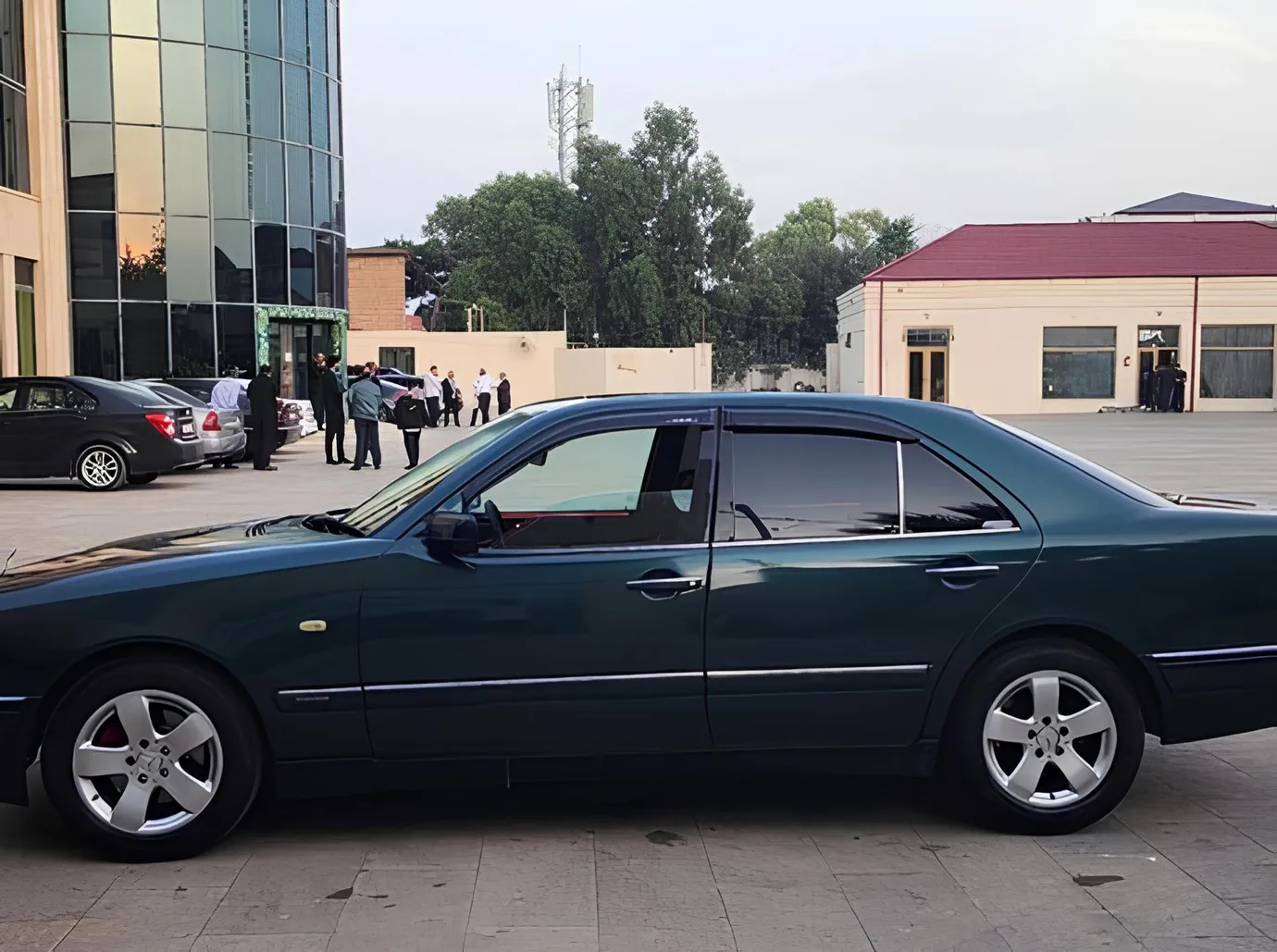 Mercedes E 280, 2.8 L, 1997 i̇l, 450 000 km, Bakı - Qiymət: 9 900 ₼ - Tunel.az